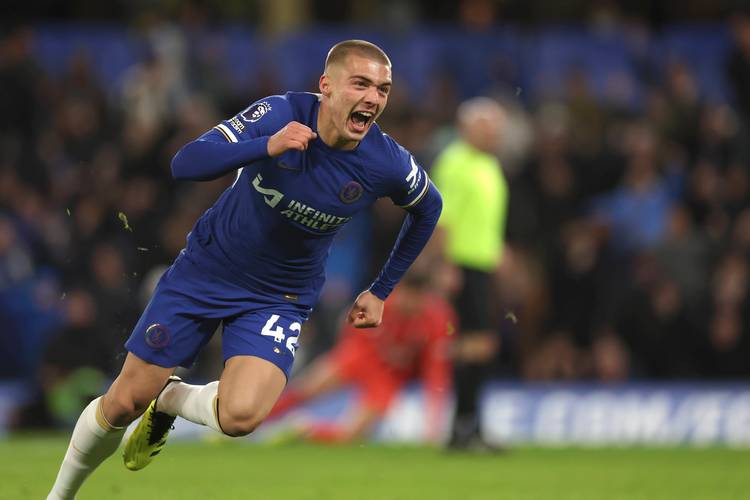 维罗纳vs帕尔马：加利亚尔迪尼、焦瓦内首发，库特罗内、马特奥-佩莱格里诺出战（维罗纳迎战帕尔马：加利亚尔迪尼、焦瓦内首发，库特罗内与马特奥-佩莱格里诺登场）