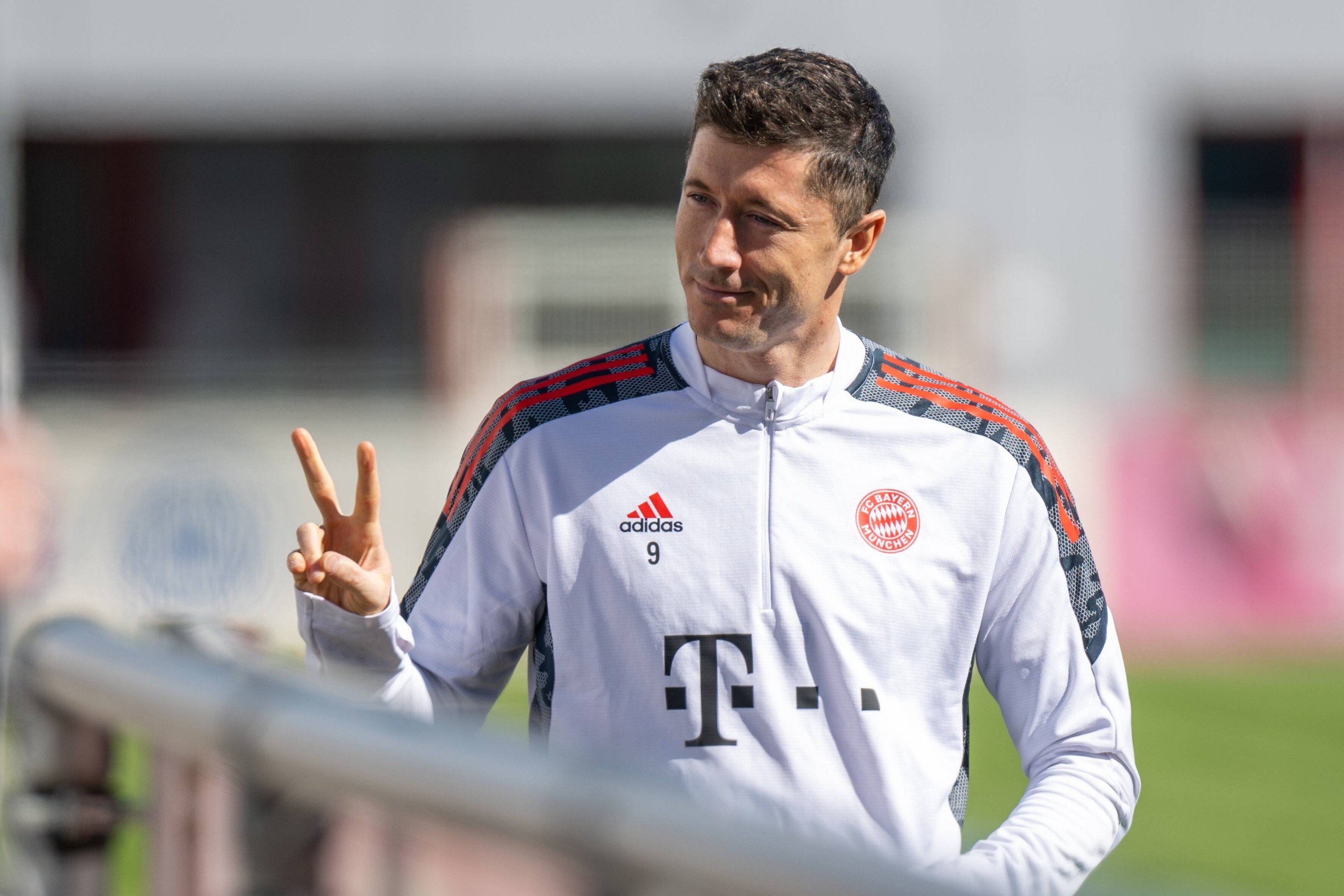 莱万：很开心能回到诺坎普踢球，能在这里进球我感到无比自豪（莱万：重返诺坎普让我无比开心，在这里破门我倍感自豪）