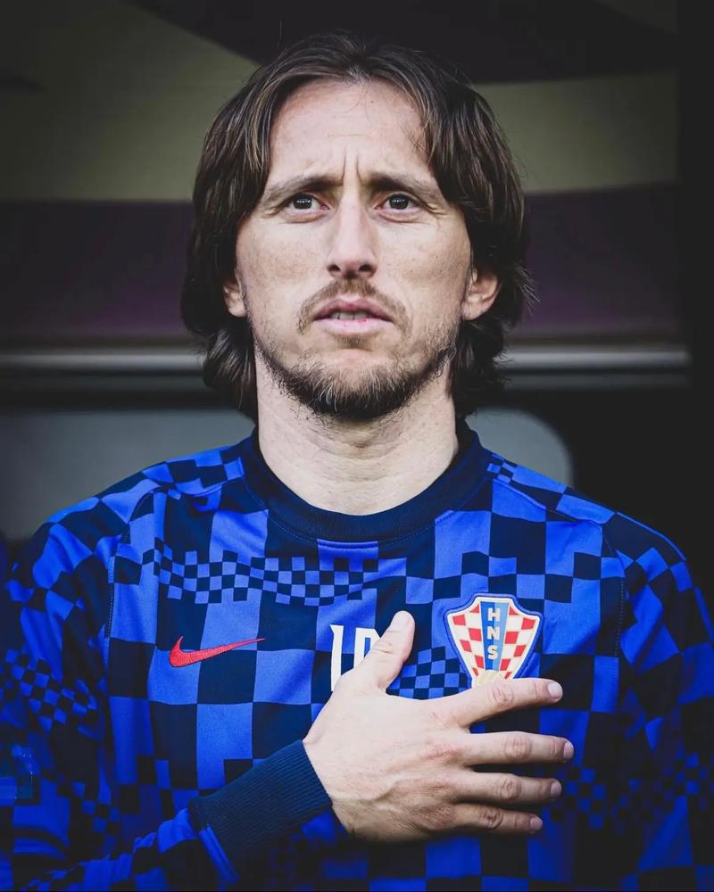 德天空：多特19岁边锋坎贝尔已向俱乐部表示希望在冬窗离队（德天空：多特19岁边锋坎贝尔已告知俱乐部，盼在冬窗离队）