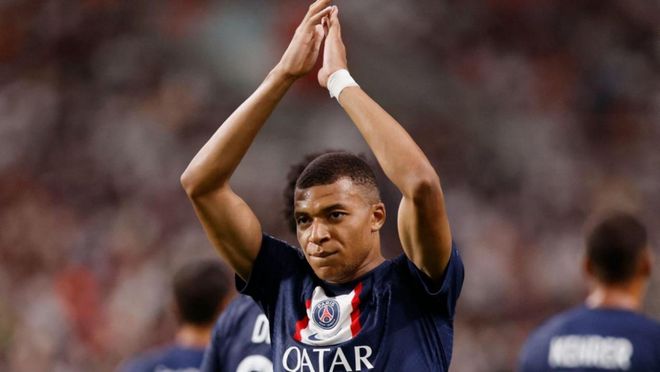 德天空：那不勒斯想签弗赖堡中场曼赞比顶替受伤的德布劳内（德天空：那不勒斯欲引进弗赖堡中场曼赞比，填补德布劳内伤缺）